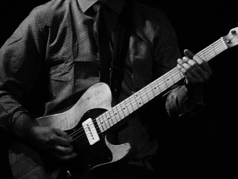 Jaka gitara elektryczna dla początkujących? Kompleksowy poradnik wyboru