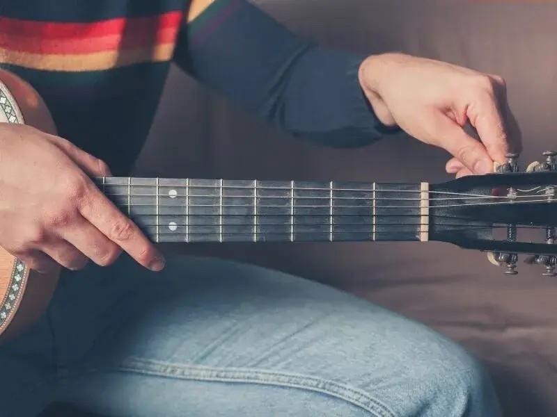 Jak nastroić gitarę? Kompletny poradnik dla początkujących i zaawansowanych