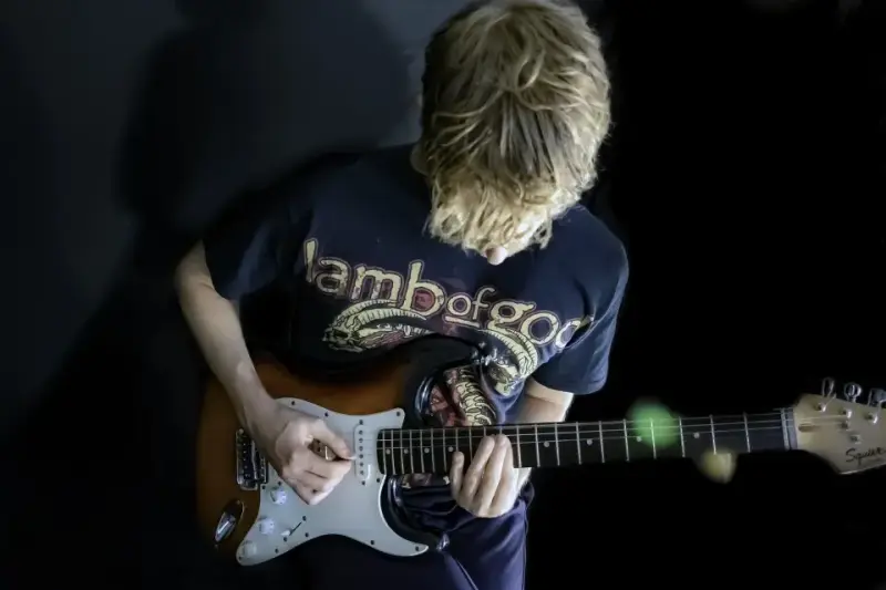 Jak napisać solówkę gitarową? Kompletny poradnik od A do Z