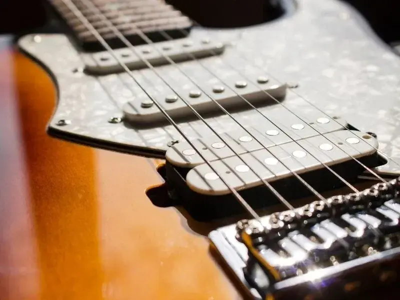 Przetwornik gitarowy – kompletny przewodnik po sercu brzmienia Twojej gitary
