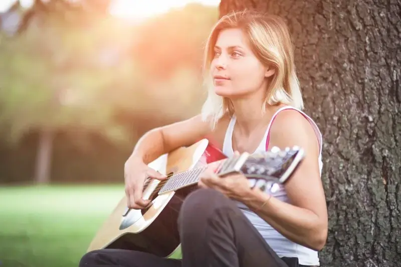 Gitarowe ballady w stylu country: historia, artyści i najpiękniejsze utwory, które musisz znać