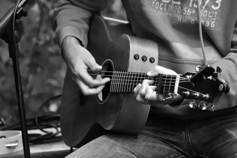 Jak przygotować się do koncertu gitarowego? Kompletny poradnik dla muzyków od A do Z